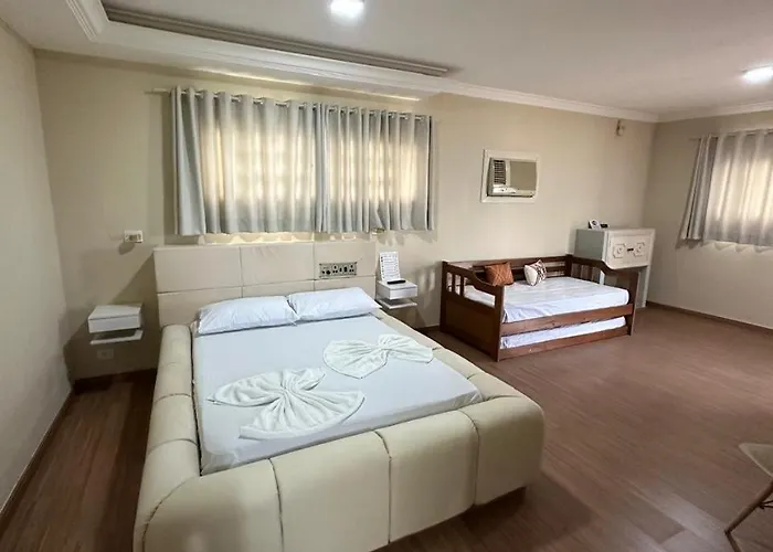Johnnys Motel Hotel